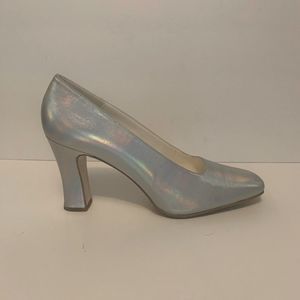 Valerie Steven’s white iridescent dress pump